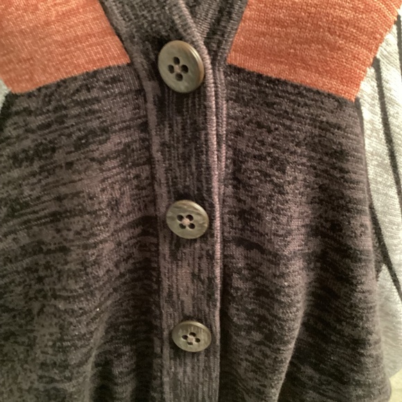 Left on Houston Color-Blocking Sweater - Picture 10 of 11